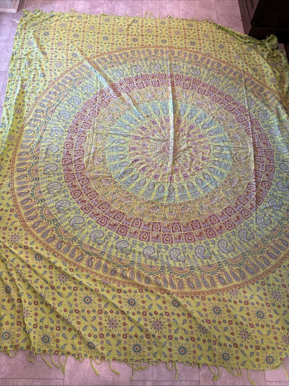 Urban Outfitters Home Tapestry 96” x 88” Green Boho Medallion Pattern Fringe